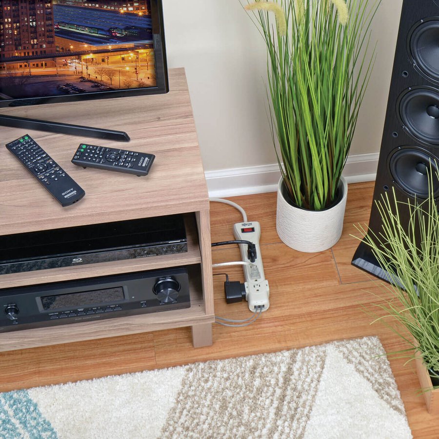 Tripp Lite Protect It! Seven-Outlet Surge Suppressor 4 Tripp Lite Protect It! Seven-Outlet Surge Suppressor - Image 4